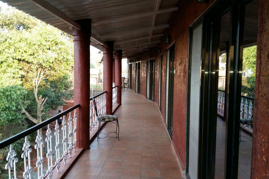 Hotel On The Rocks Mahābaleshwar Exterior foto